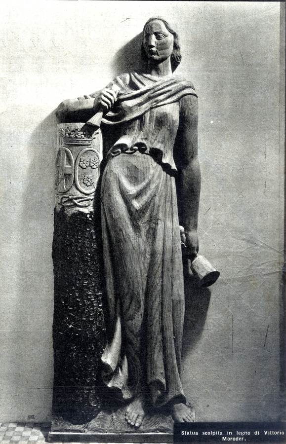 figura-femminile-statua-lignea